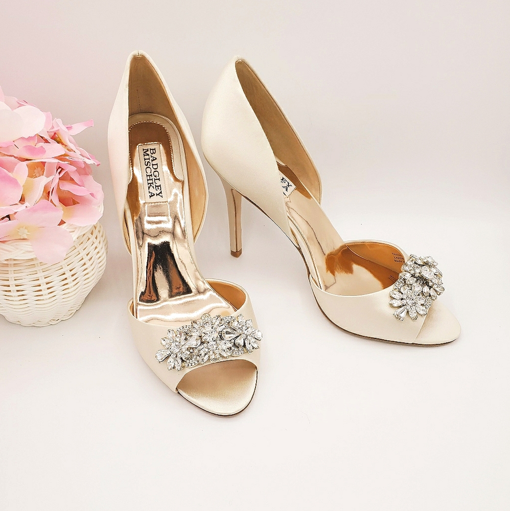 Badgley Mischka Giana pumps NWOB